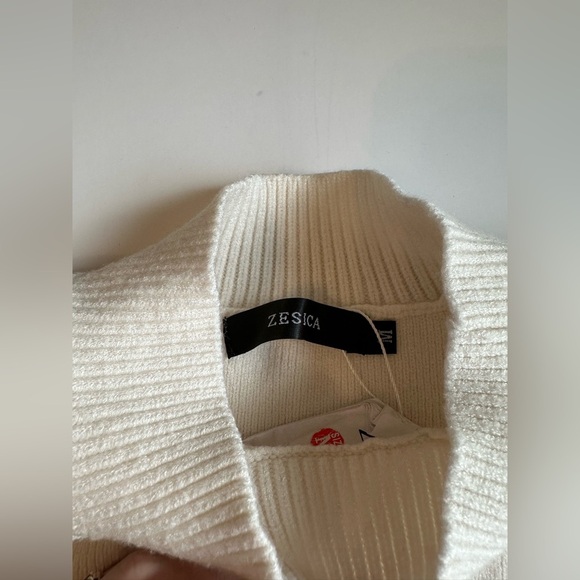 NWT Zesica Sweater Women’s Medium Black White Striped Knit Pullover Soft Stretch - Picture 3 of 8